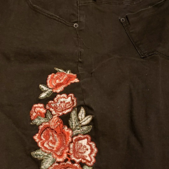 Embrodered Jeans - Picture 2 of 4